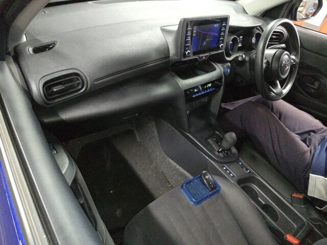 2022 Toyota Yaris Cross ハイブリッドX auction photo 3
