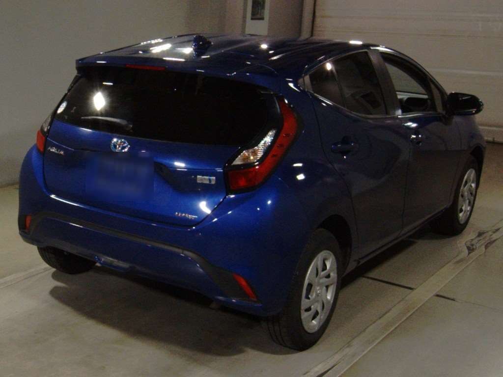 2022 Toyota Aqua X 4WD auction photo 2