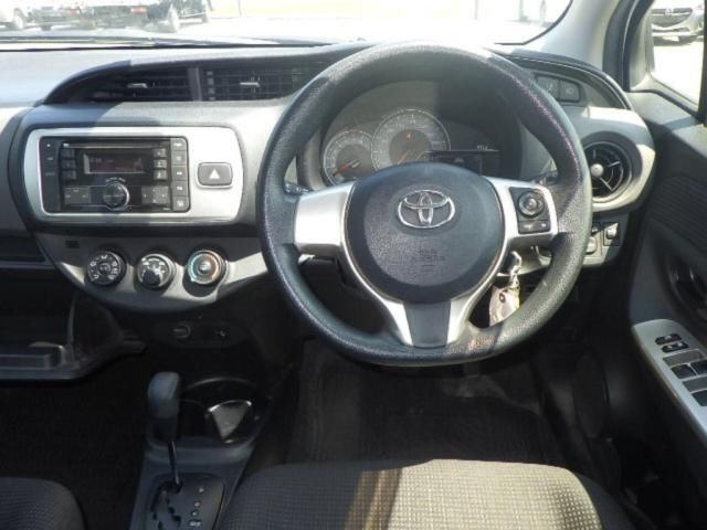 2015 Toyota Vitz F auction photo 3