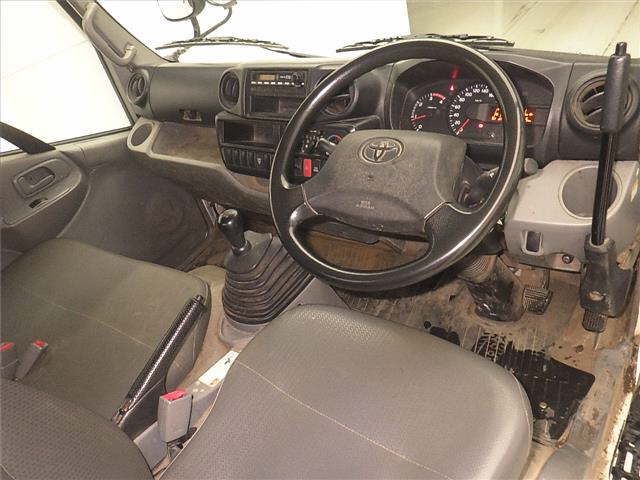 2017 Toyota Dyna ダンプ 3t auction photo 3