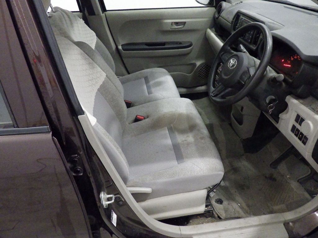2018 Toyota Passo X auction photo 6