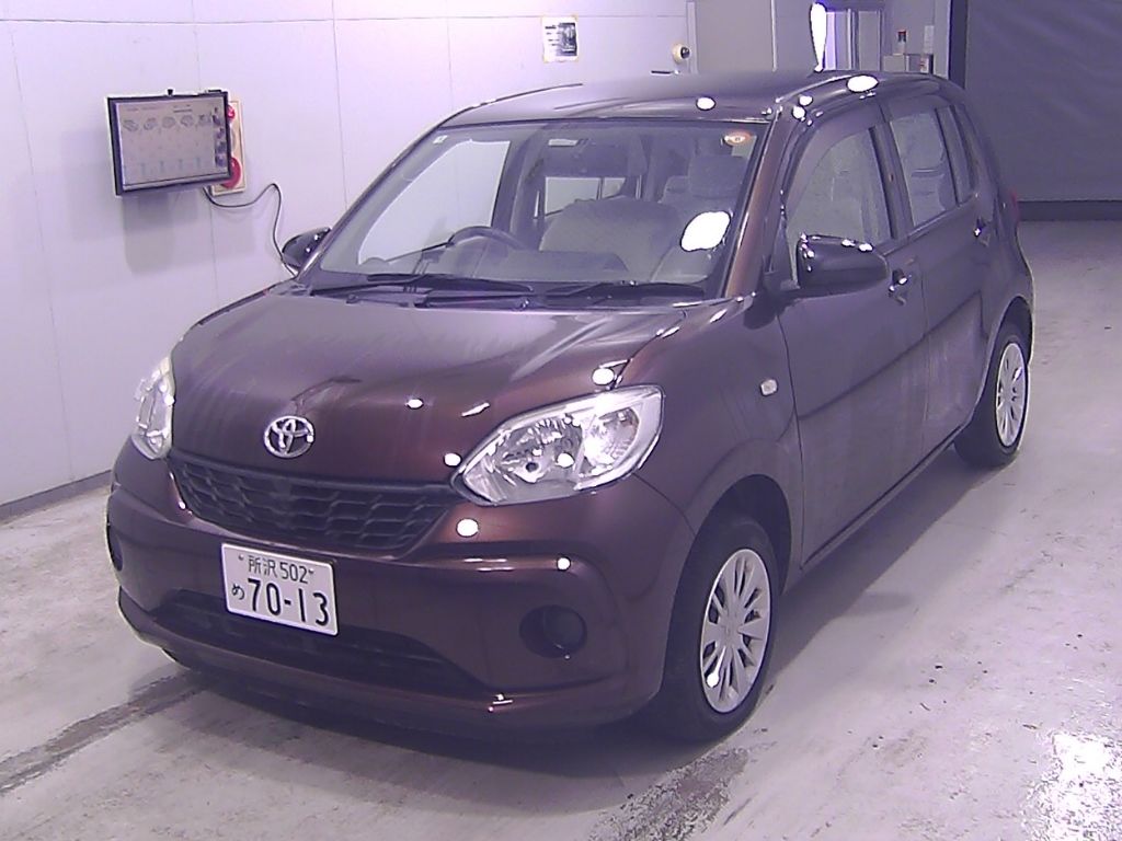 2018 Toyota Passo X auction photo 4