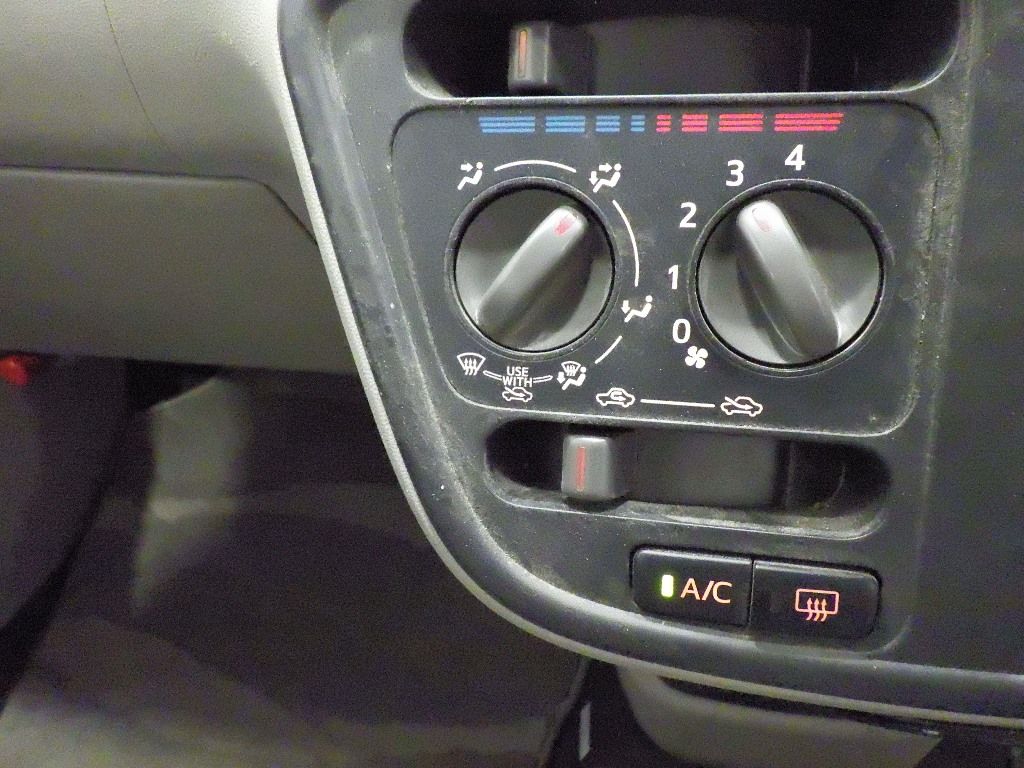 2018 Toyota Passo X auction photo 11