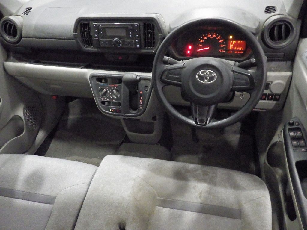 2018 Toyota Passo X auction photo 3