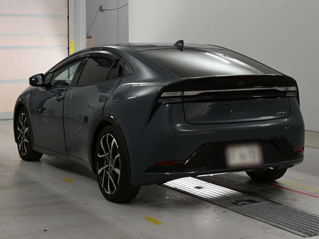 2023 Toyota Prius PHEV Z auction photo 6