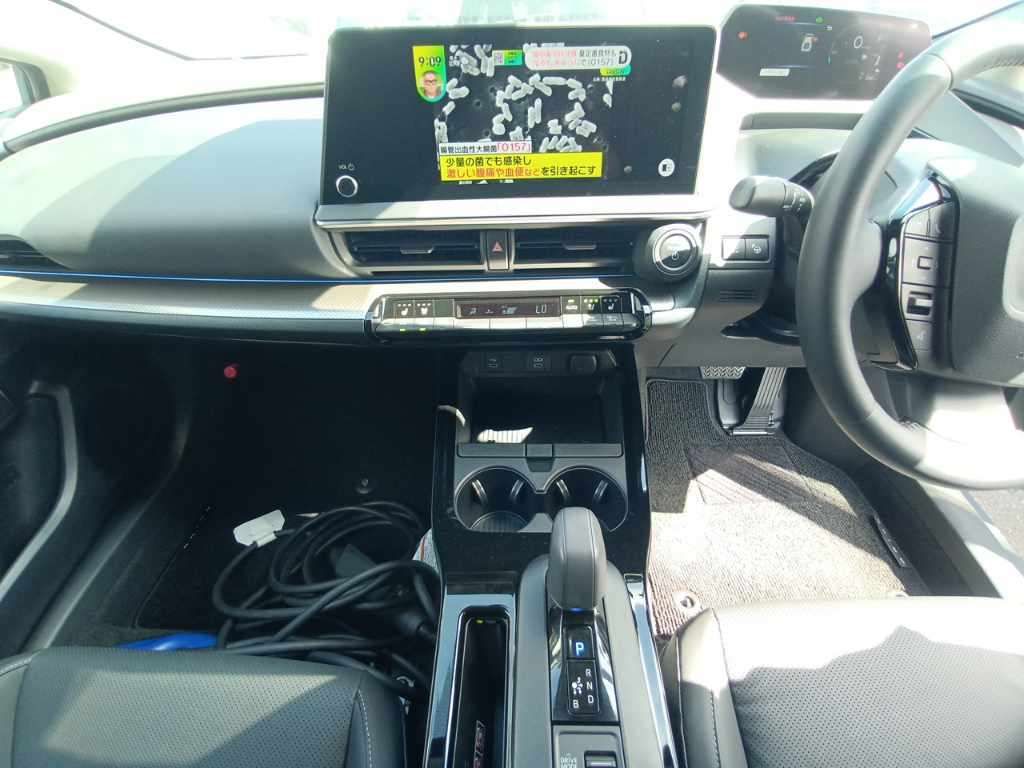 2023 Toyota Prius PHEV Z auction photo 11