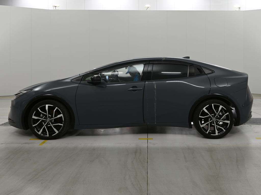 2023 Toyota Prius PHEV Z auction photo 4