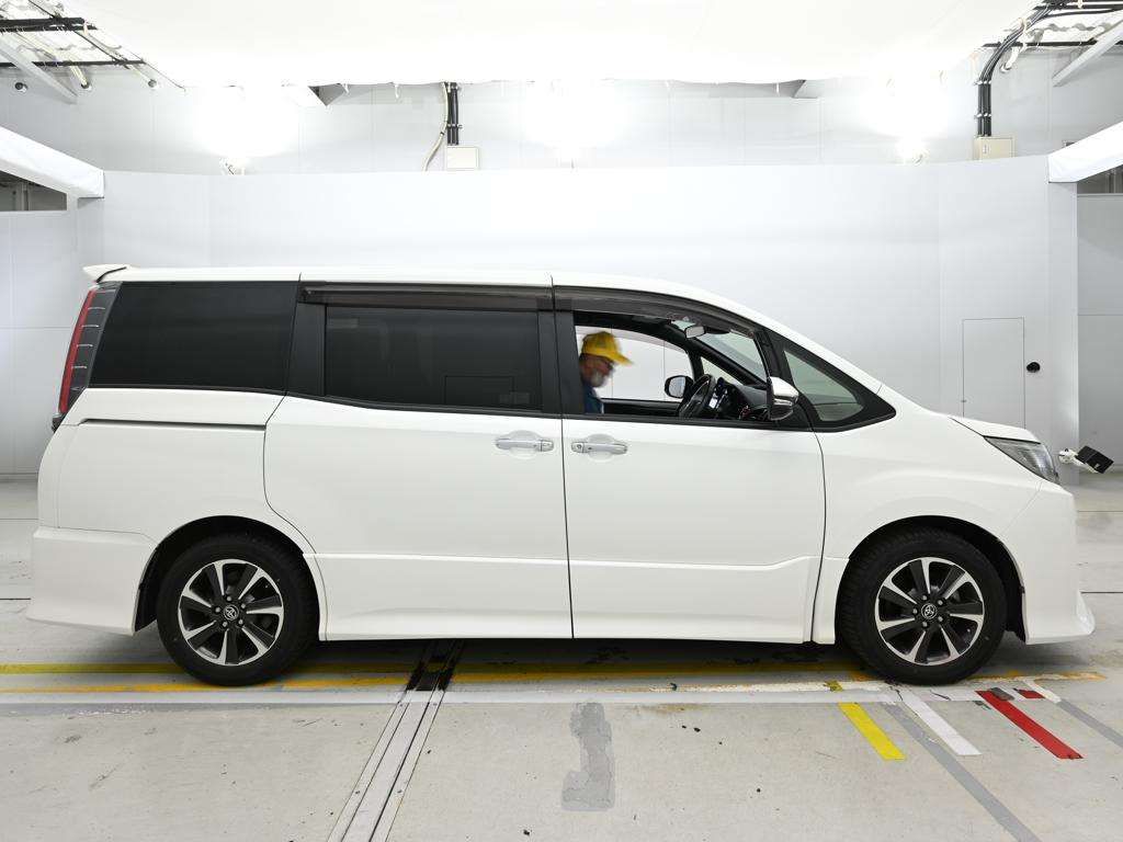2019 Toyota Noah Si ダブルバイビー2 auction photo 3