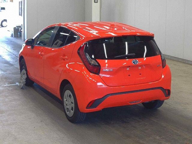 2025 Toyota Aqua G auction photo 2