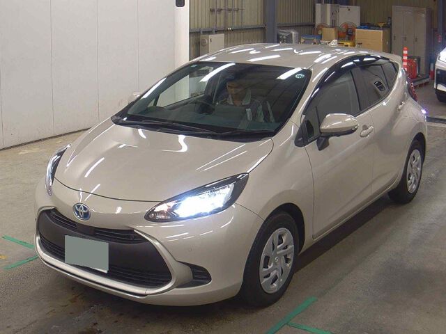 2024 Toyota Aqua G auction photo 4