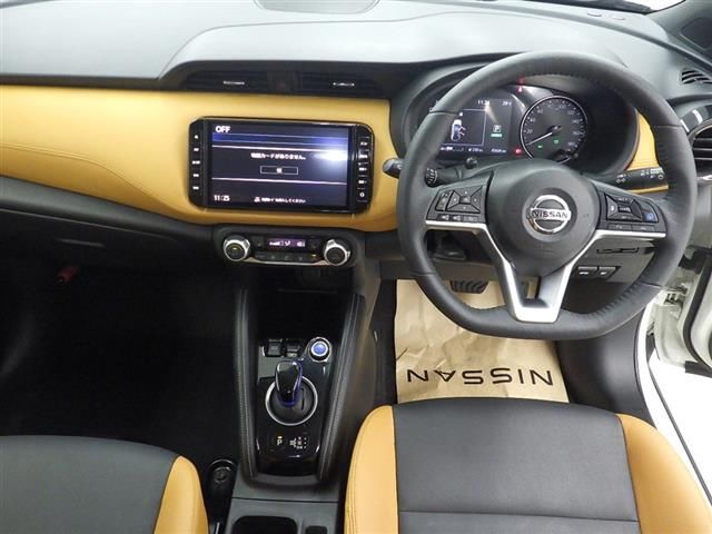2022 Nissan Kicks X Two-tone interior auction photo 5