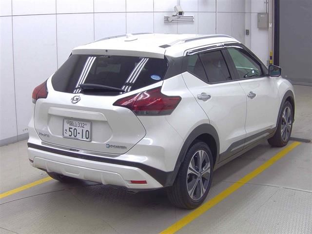 2022 Nissan Kicks X Two-tone interior auction photo 4