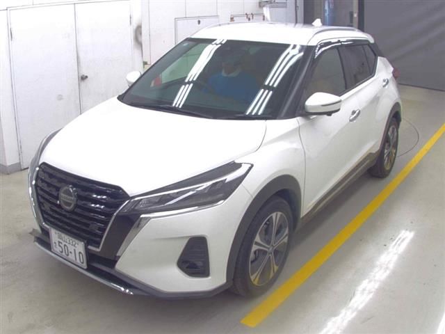 2022 Nissan Kicks X Two-tone interior auction photo 3