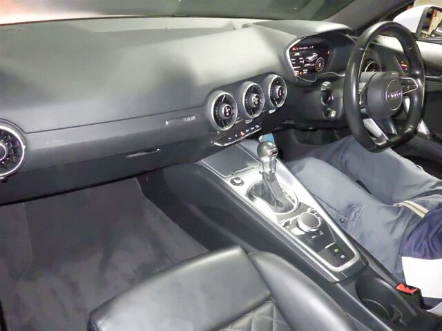 2016 Audi TTクーペ 2.0 TFSI auction photo 3