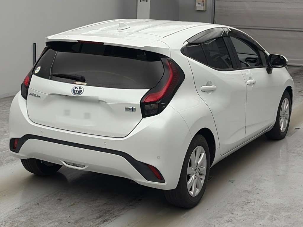 2021 Toyota Aqua Z auction photo 2