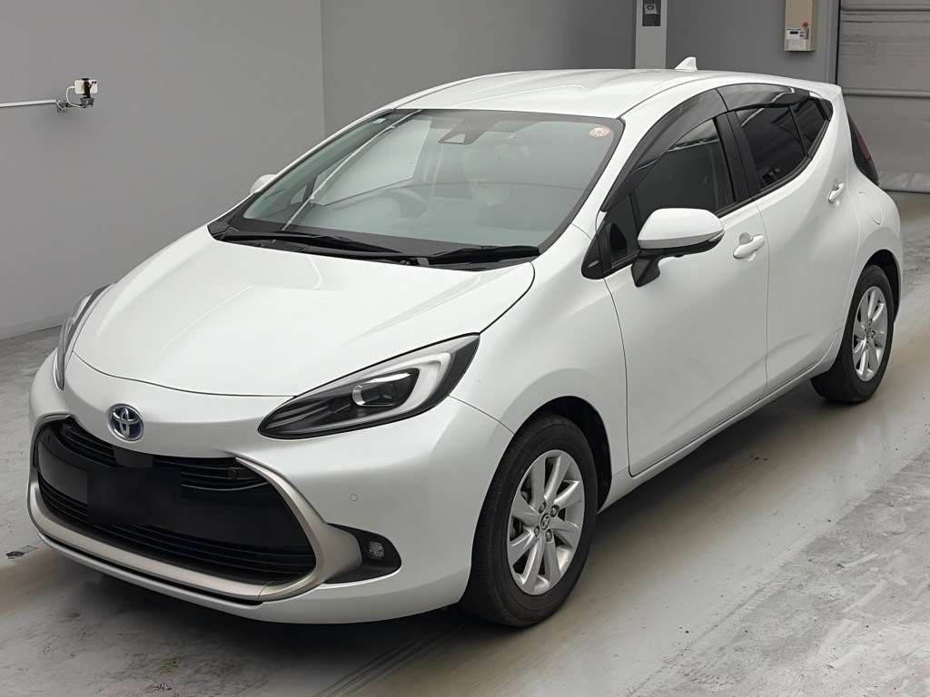 Japan Auction Vehicles 4 2021 Toyota Aqua Z auction photo