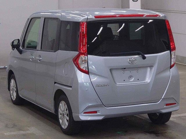 2022 Toyota Roomy X 4WD auction photo 2