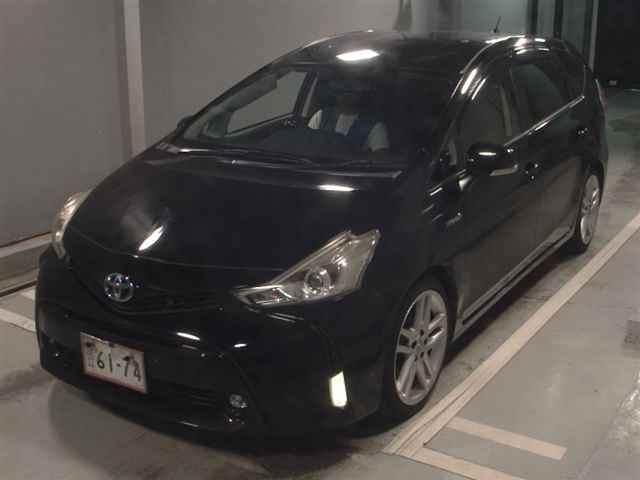 2015 Toyota Prius Alpha S auction photo 3