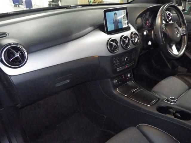 2017 Mercedes-Benz B 180 Radar Safety P auction photo 2