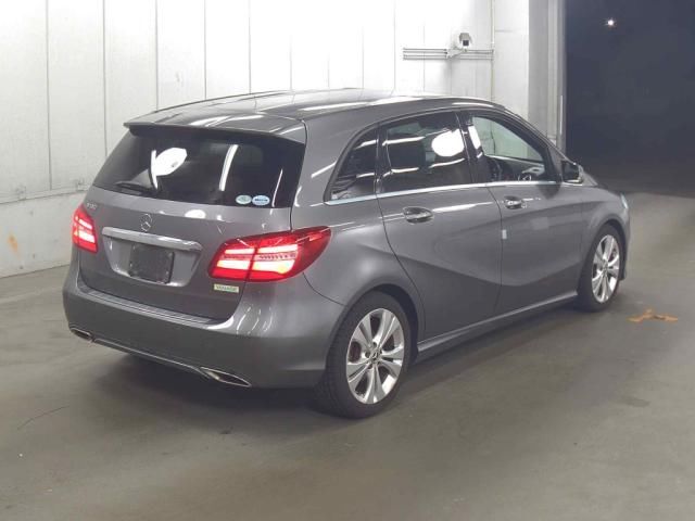 2017 Mercedes-Benz B 180 Radar Safety P auction photo 3