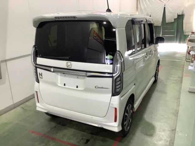 2021 Honda N-BOX 4WD Custom L auction photo 2