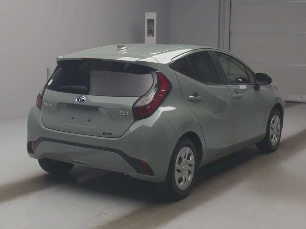 2022 Toyota Aqua X auction photo 2
