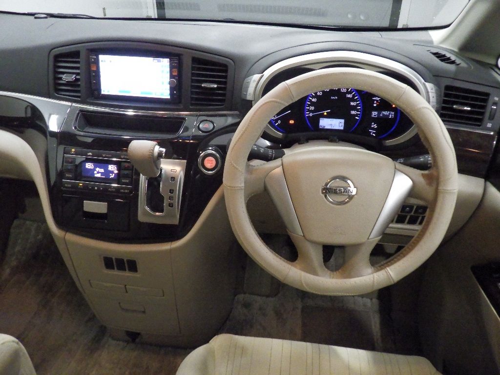 2012 Nissan Elgrand 250XG auction photo 3