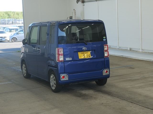 2016 Toyota ピクシス メガ D auction photo 2