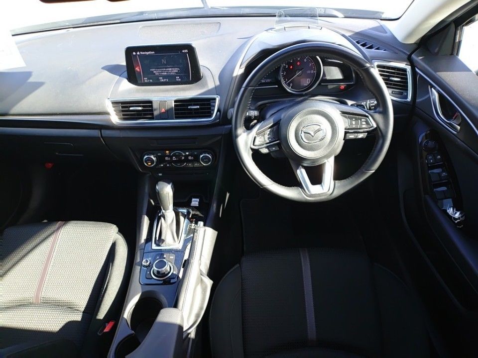 2018 Mazda Axela auction photo 3