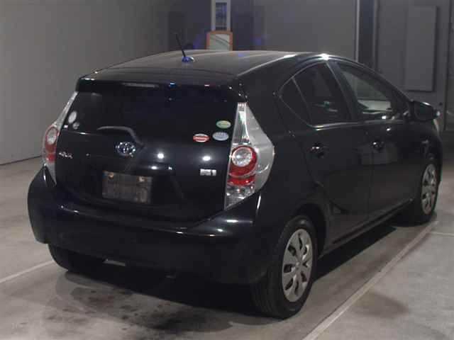 2013 Toyota Aqua S auction photo 2