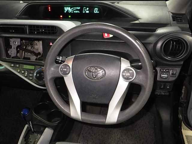 2013 Toyota Aqua S auction photo 8