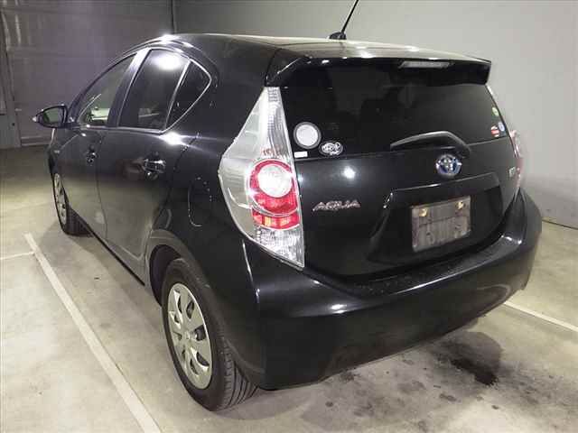 2013 Toyota Aqua S auction photo 4