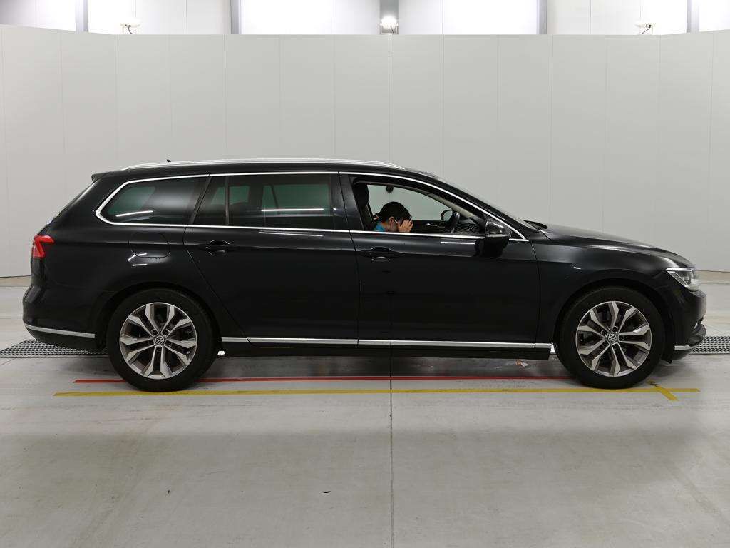 2016 Volkswagen VW パサートヴァリアント TSIハイライン auction photo 3