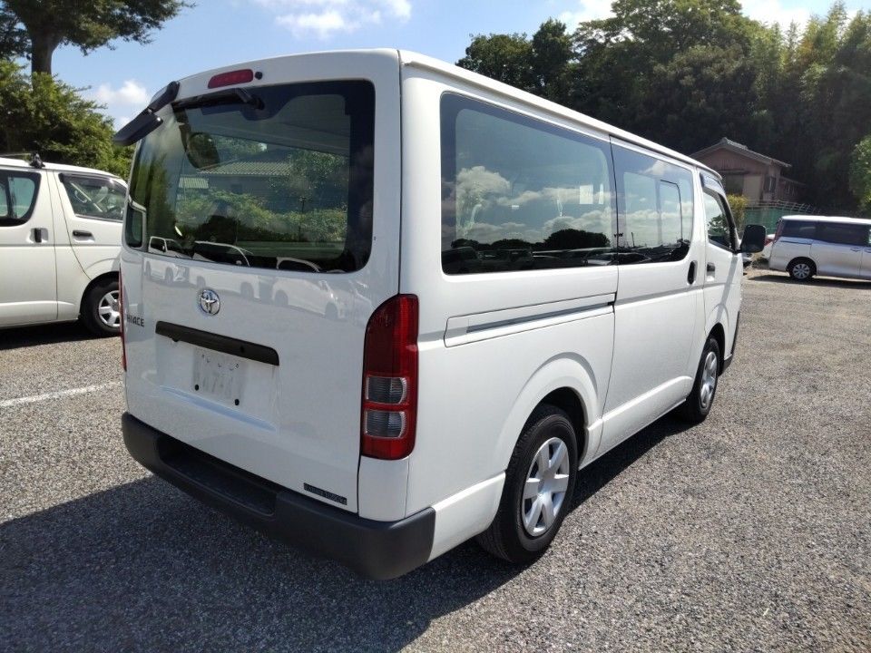 2021 Toyota Hiace auction photo 2