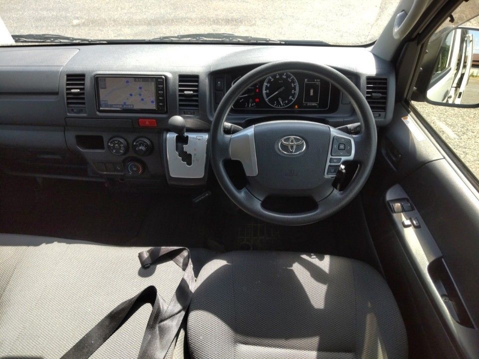 2021 Toyota Hiace auction photo 3