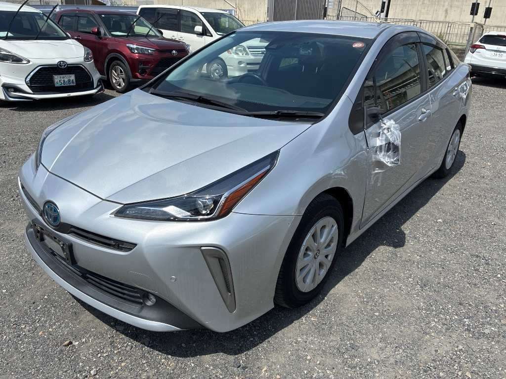 Japan Auction Vehicles 4 2021 Toyota Prius Sセーフティプラス2 auction photo