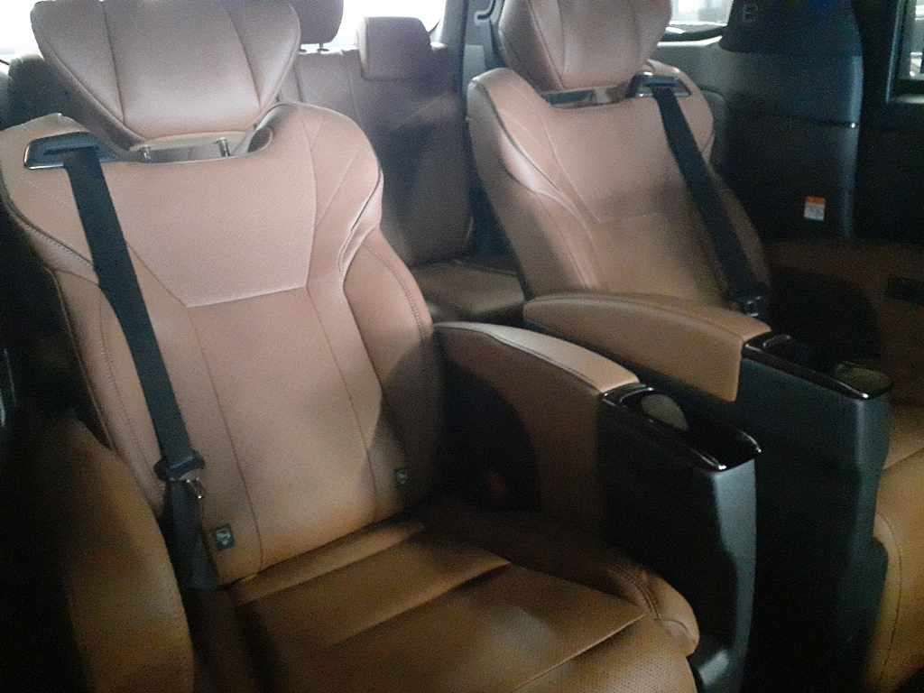 2026 Toyota Vellfire Z Premier auction photo 11