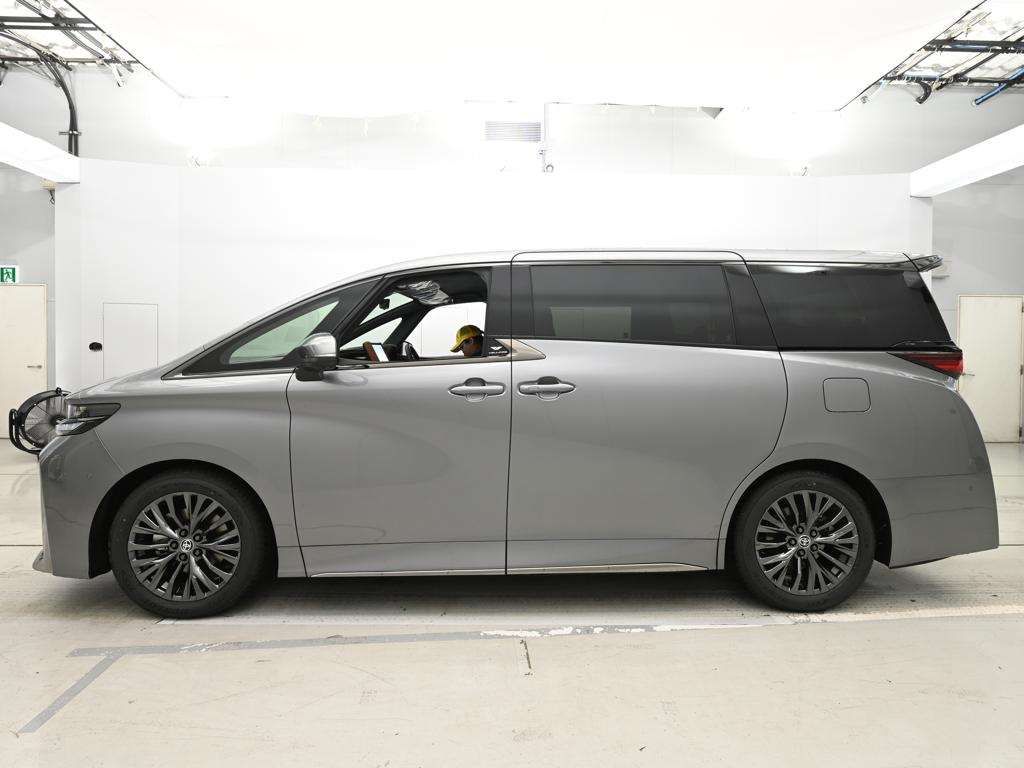 2026 Toyota Vellfire Z Premier auction photo 4