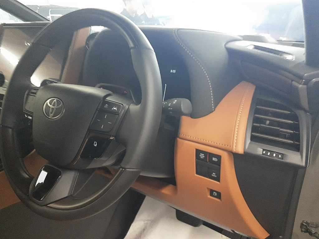 2026 Toyota Vellfire Z Premier auction photo 9