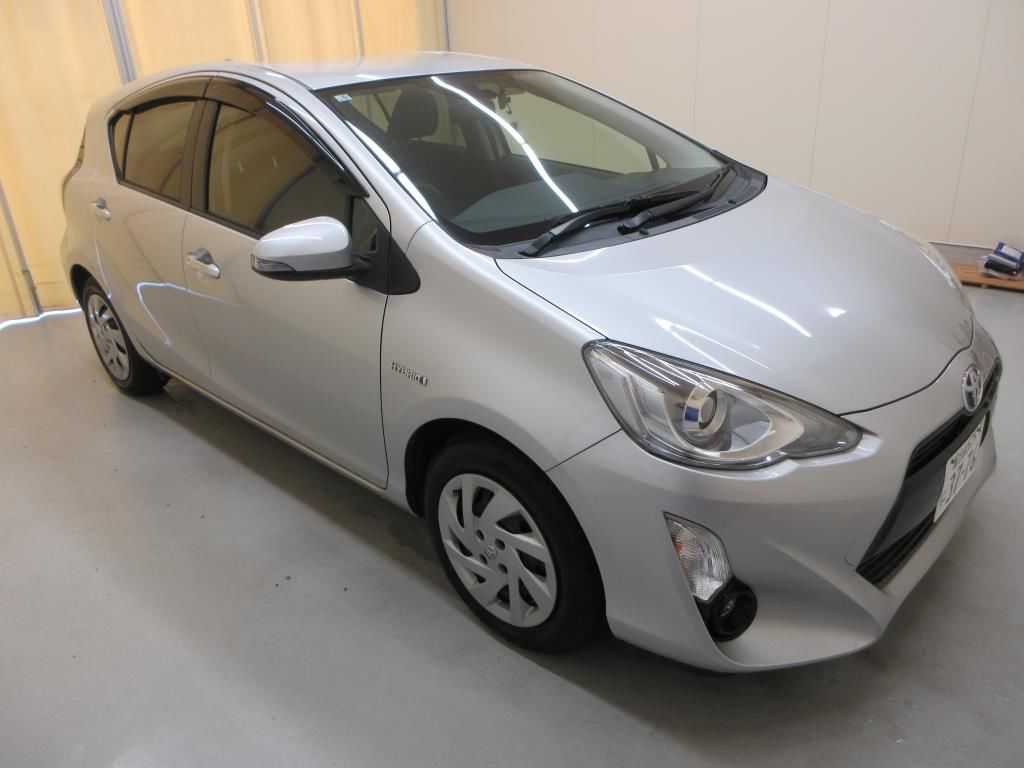 Japan Auction Vehicles 10 2015 Toyota Aqua S auction photo