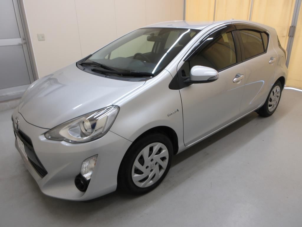 2015 Toyota Aqua S auction photo 4