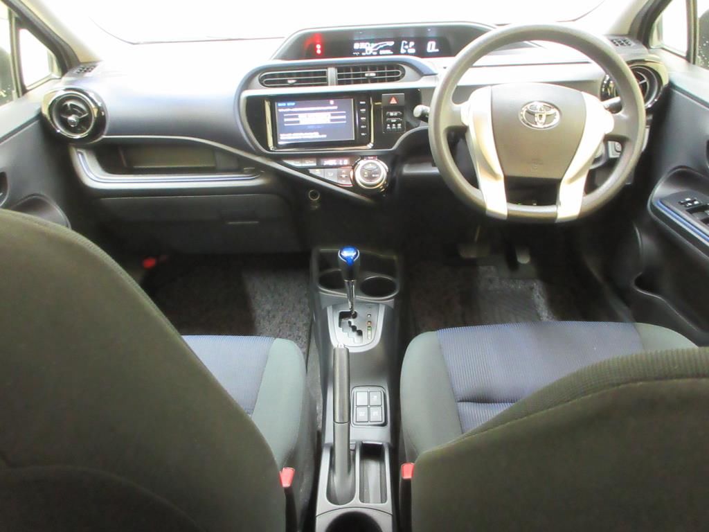 2015 Toyota Aqua S auction photo 3