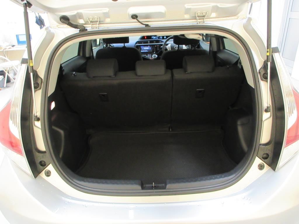 2015 Toyota Aqua S auction photo 8