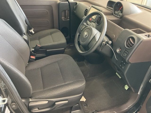 2016 Toyota Porte F auction photo 4