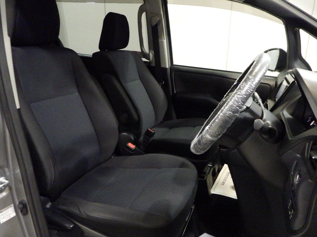 2016 Toyota Noah X Delight Plus (8 people) auction photo 6