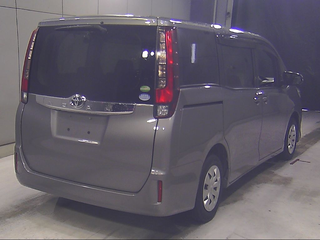 2016 Toyota Noah X Delight Plus (8 people) auction photo 2