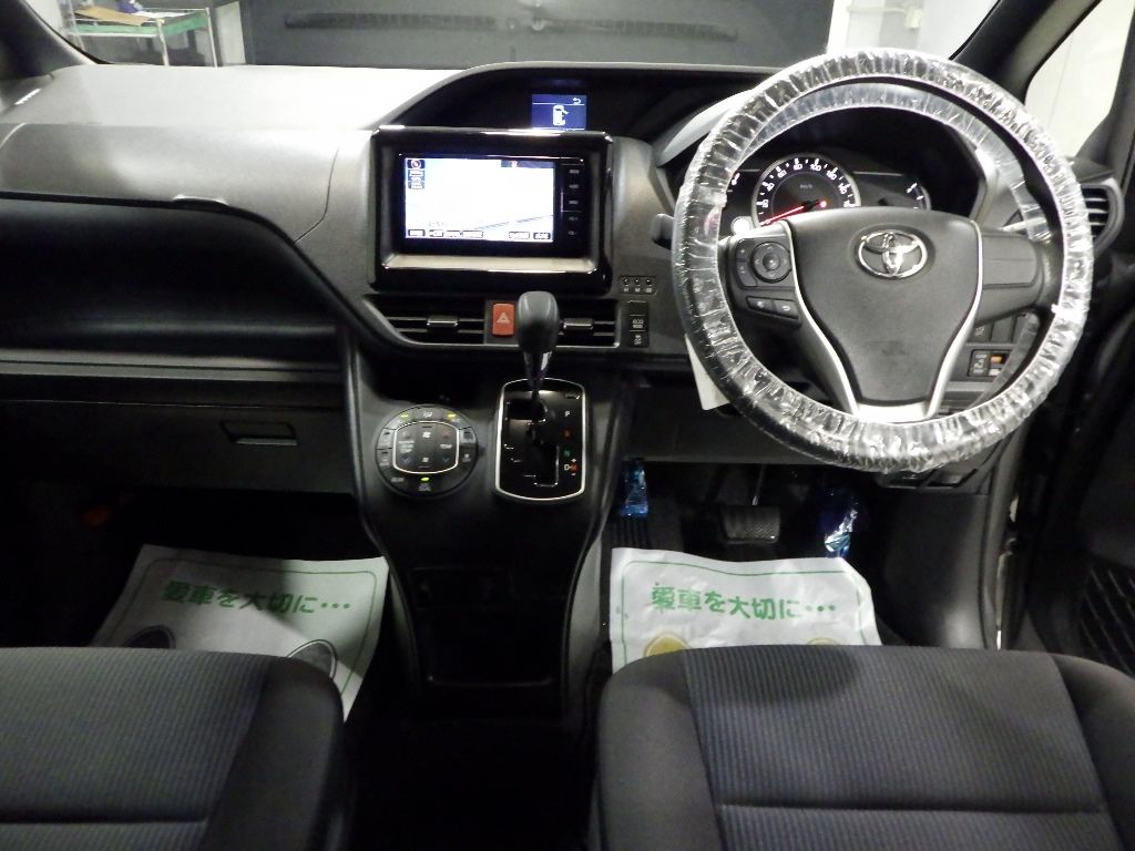 2016 Toyota Noah X Delight Plus (8 people) auction photo 3