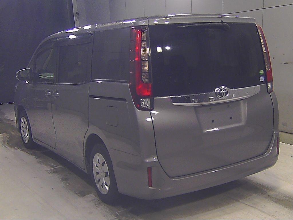 2016 Toyota Noah X Delight Plus (8 people) auction photo 5