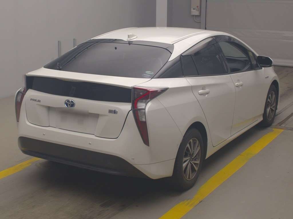 2018 Toyota Prius S Safety Plus auction photo 2