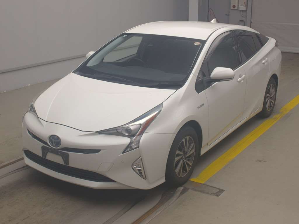 Japan Auction Vehicles 4 2018 Toyota Prius S Safety Plus auction photo